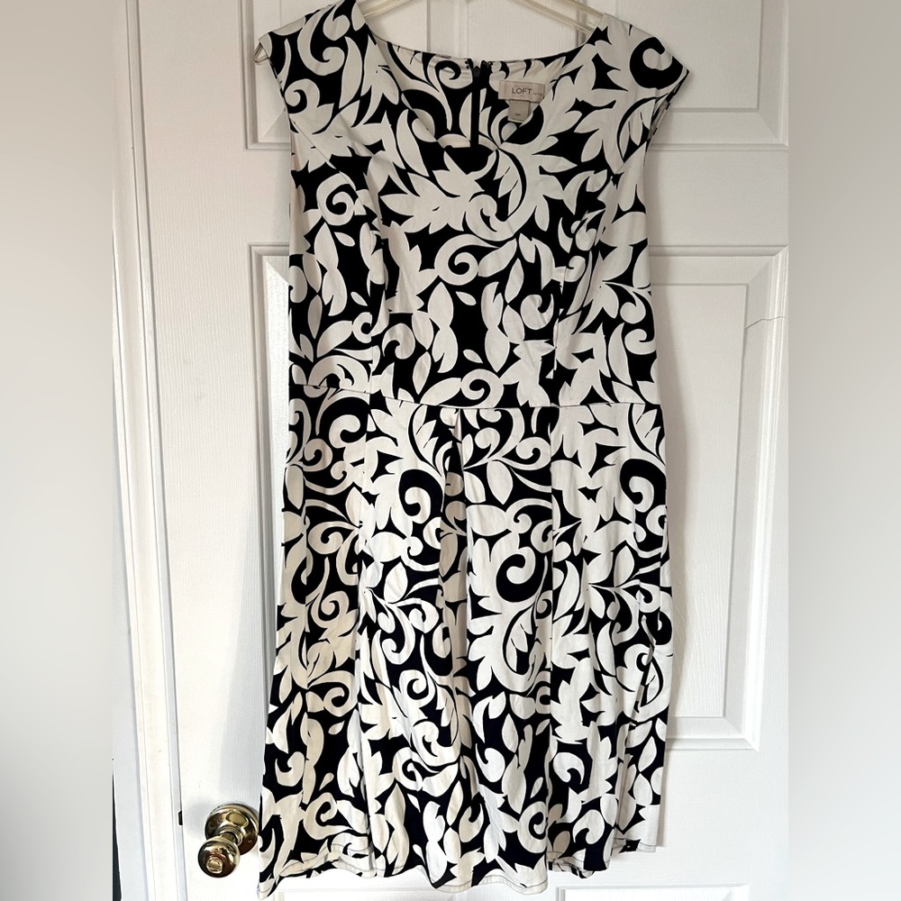 LOFT Shift Dress — Floral Pattern